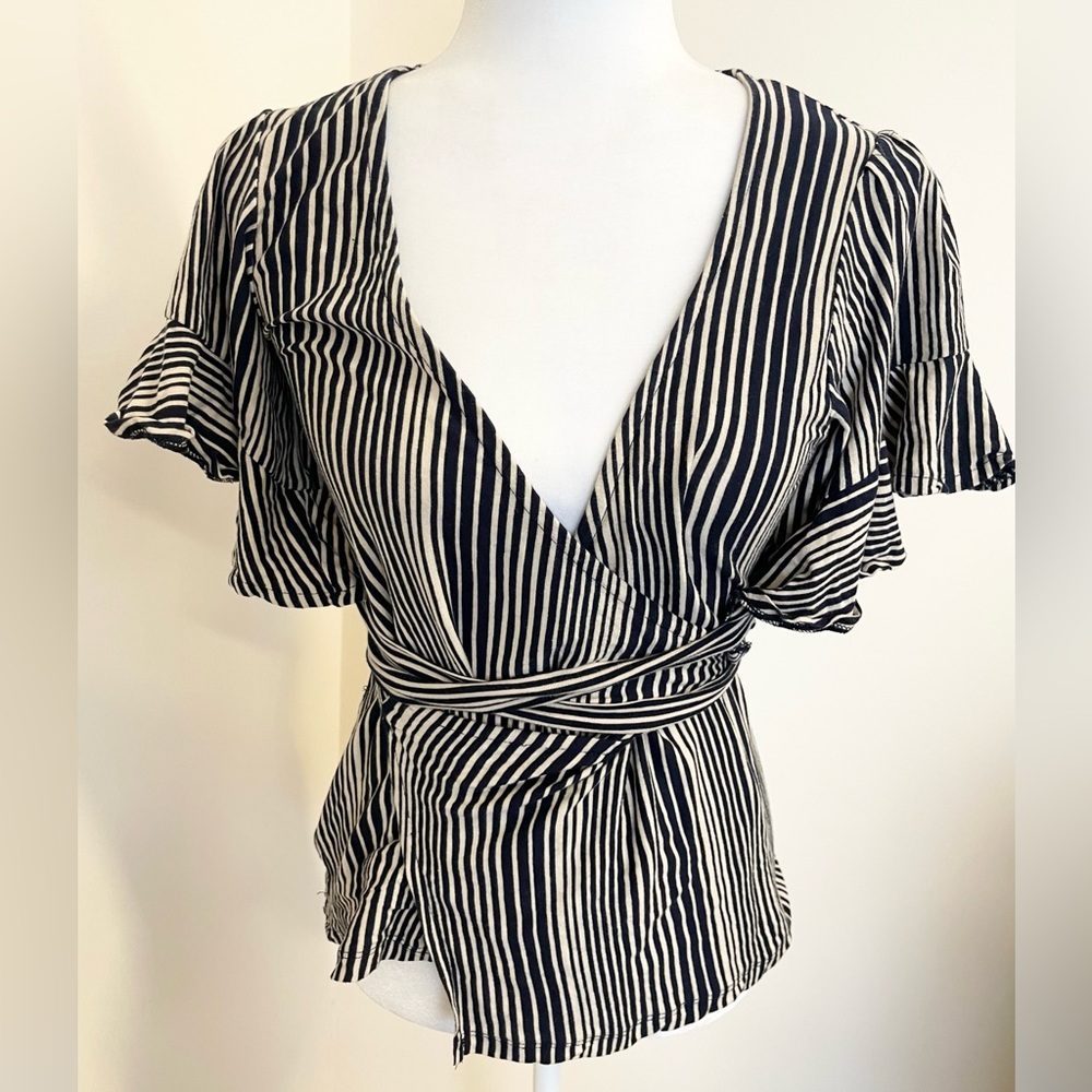 Gorgeous Free People cropped wrap top!